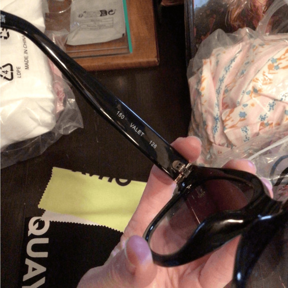NEW! Rare Quay Valet oversized Black Sunglasses main image 4